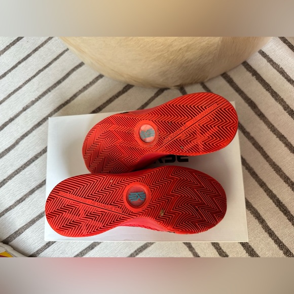 Nike—Kyrie 1 Deceptive Red. - Picture 4 of 4